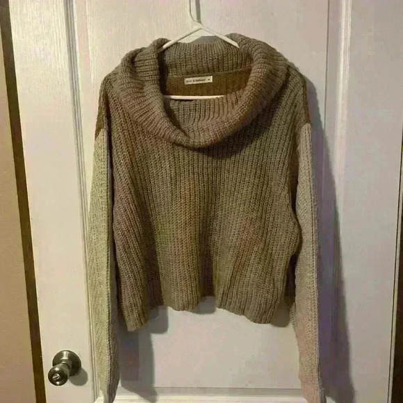 Cowl neck color block cropped sweater - Picture 1 of 3